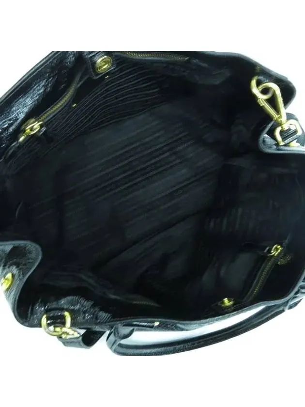 black tote bag