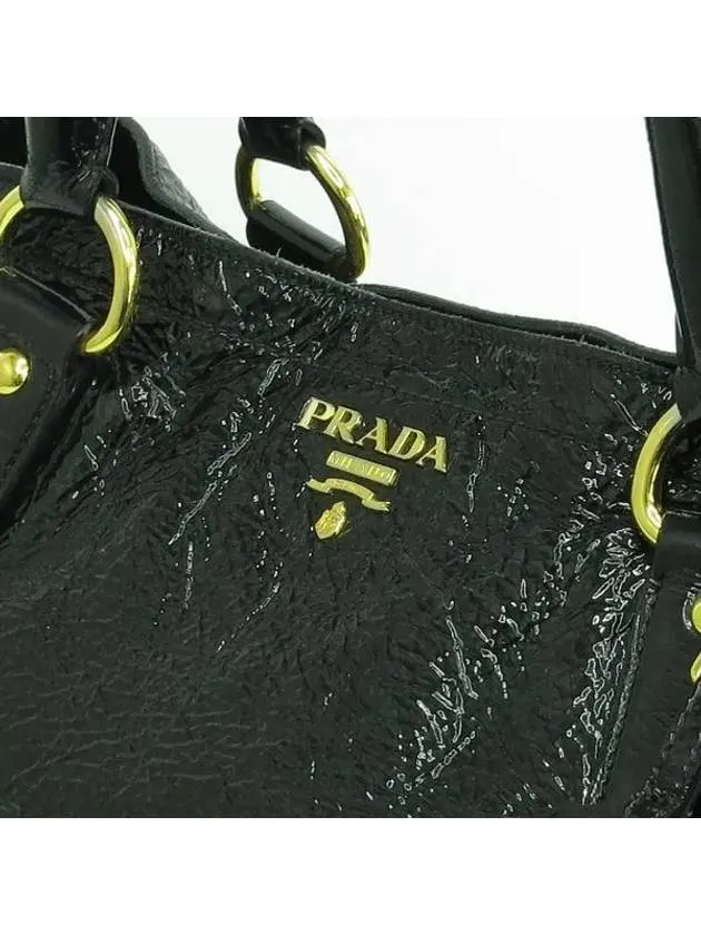 black tote bag