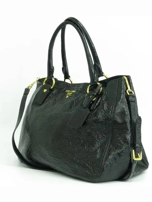 black tote bag