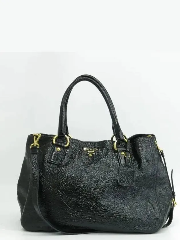 black tote bag