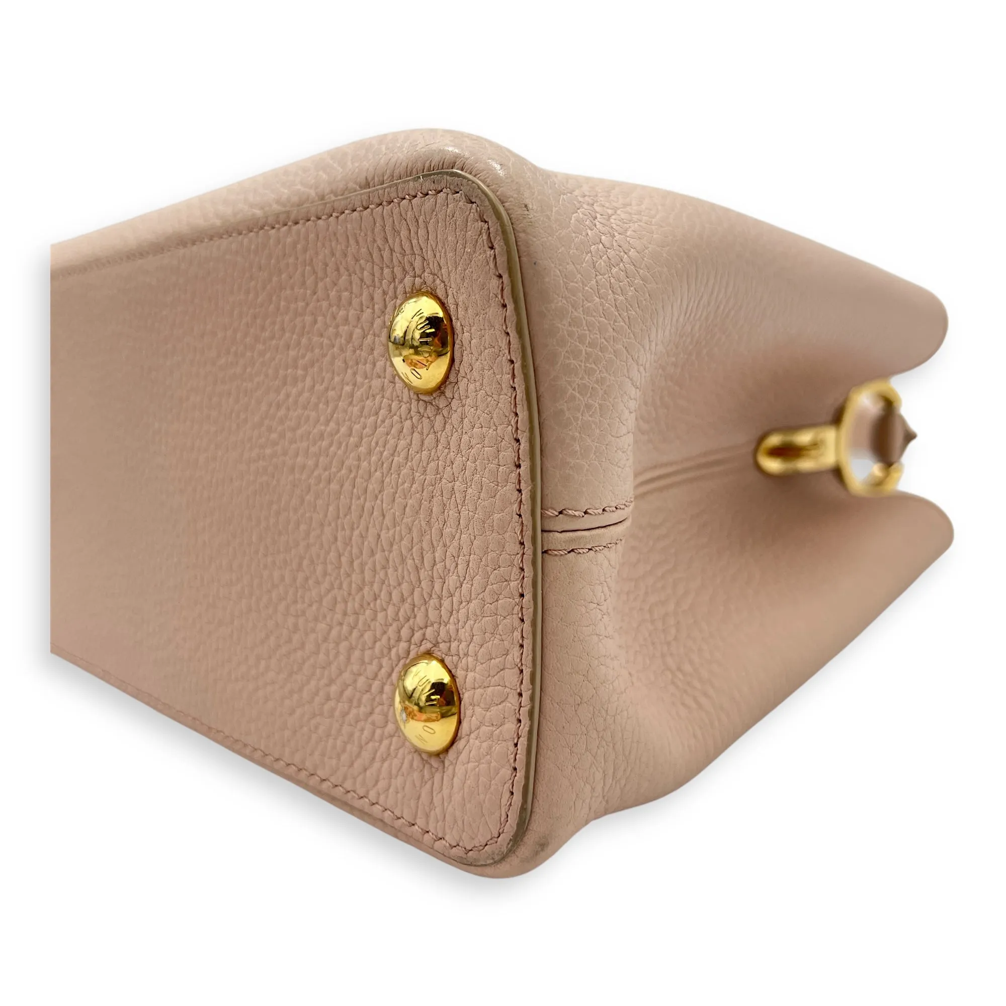 Capucines MM Pink Top Handle Bag in Calfskin, Gold hardware