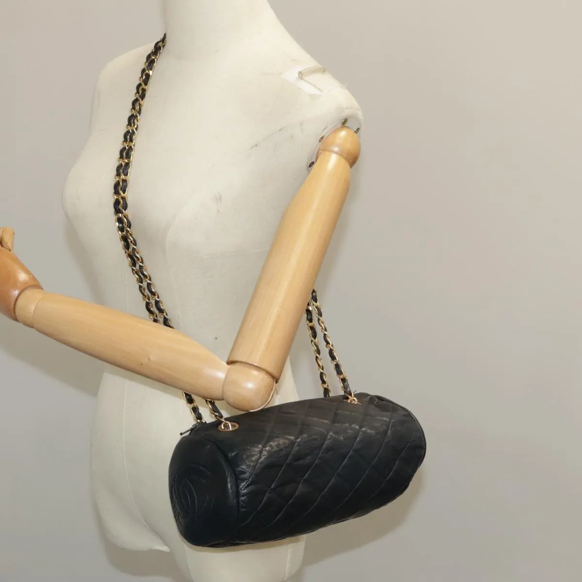 CHANEL Matelasse Chain Shoulder Bag Leather Navy Gold CC 98296