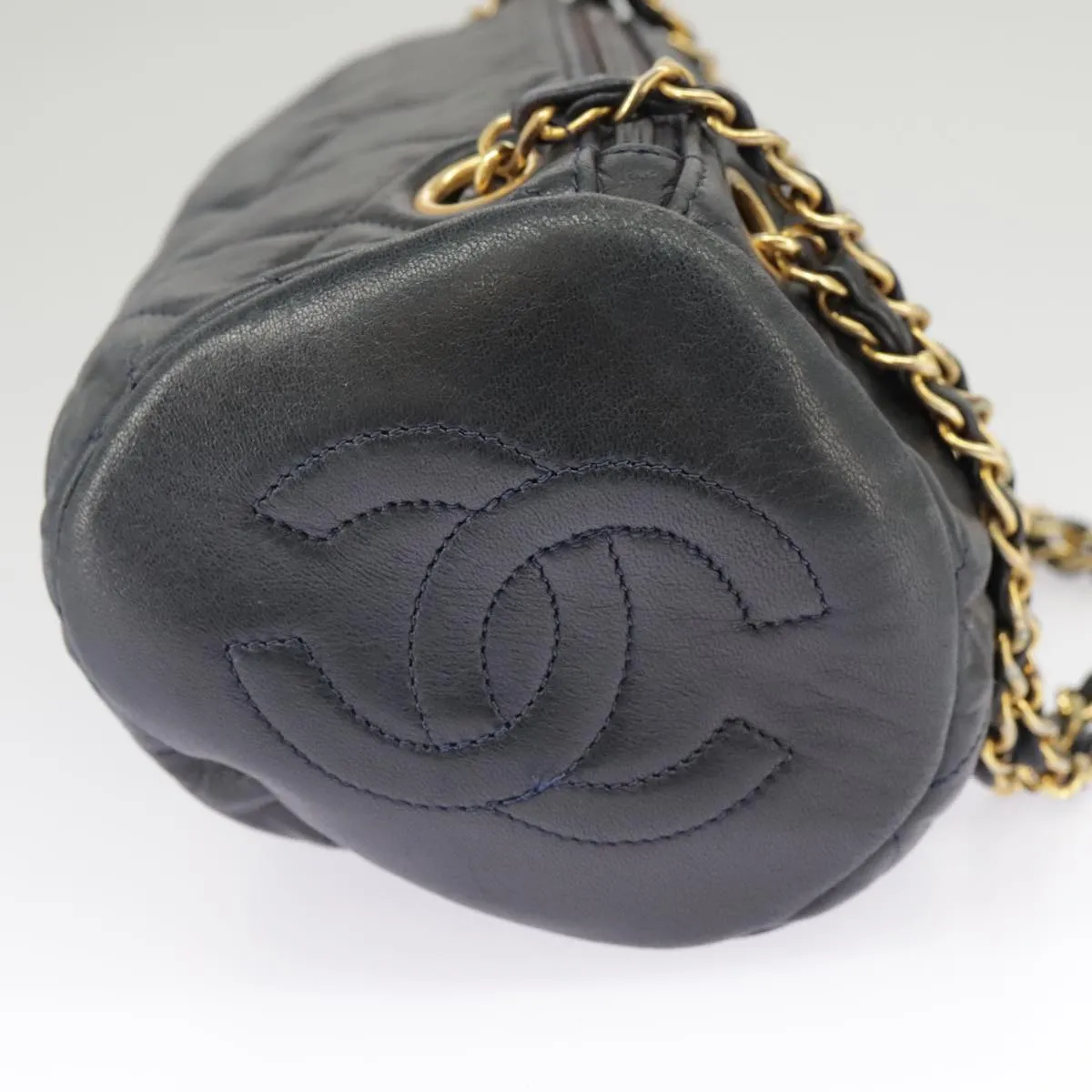 CHANEL Matelasse Chain Shoulder Bag Leather Navy Gold CC 98296