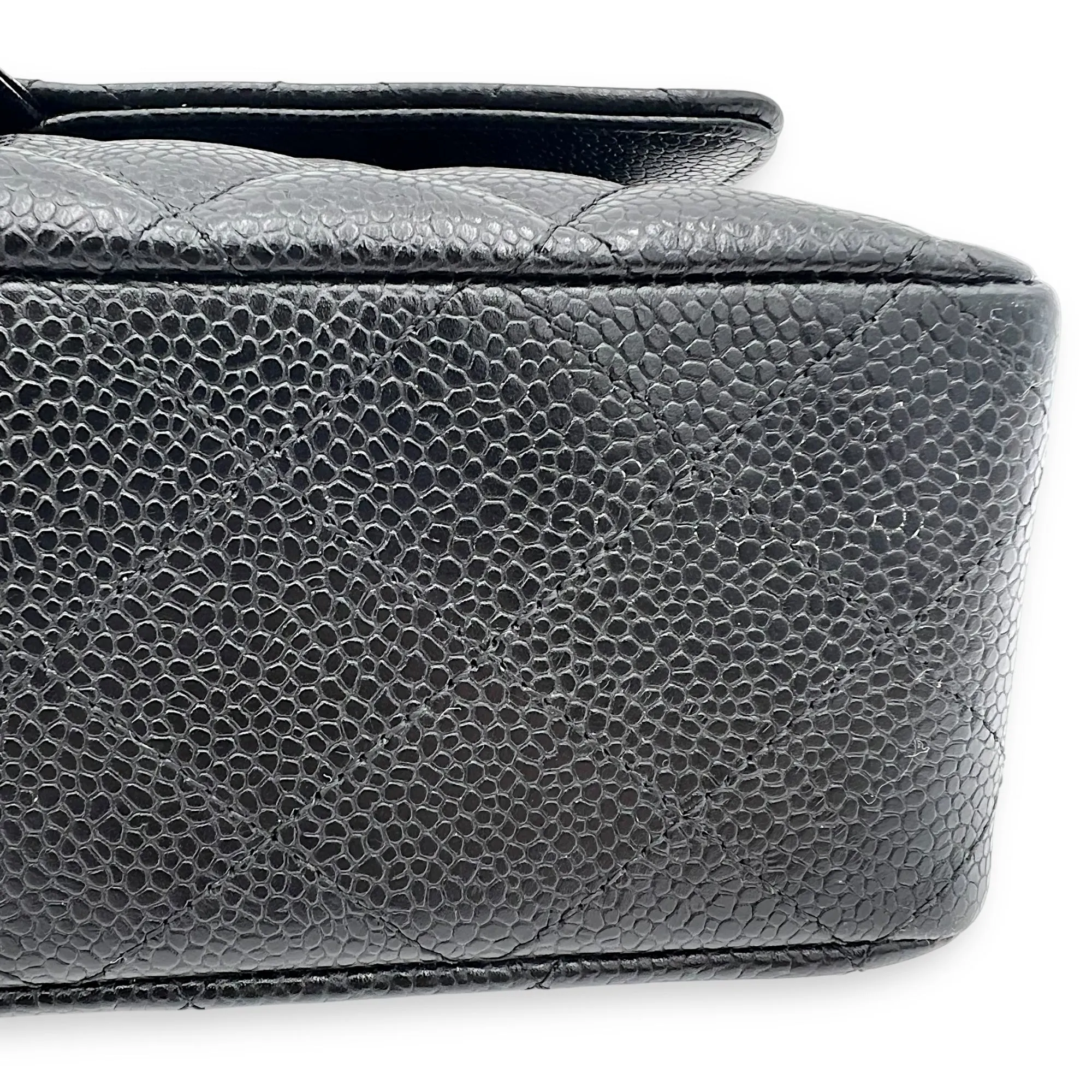 Classic Shoulder Bag Black in Caviar Leather, Gold hardware