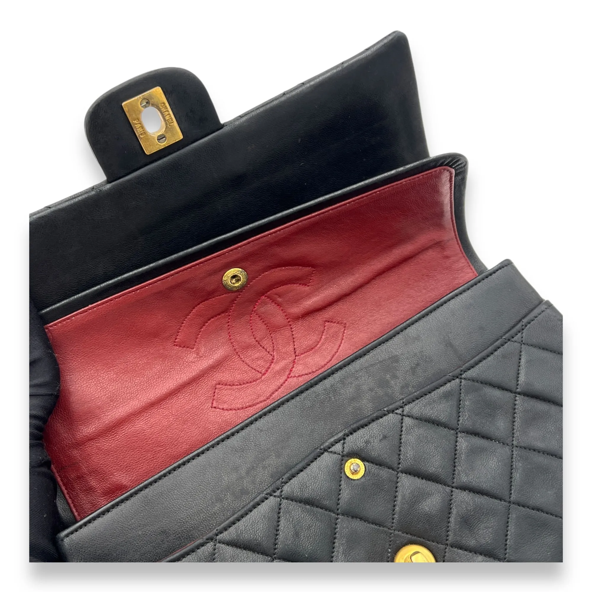 Classic Shoulder Bag Medium Black in Lambskin, Gold hardware