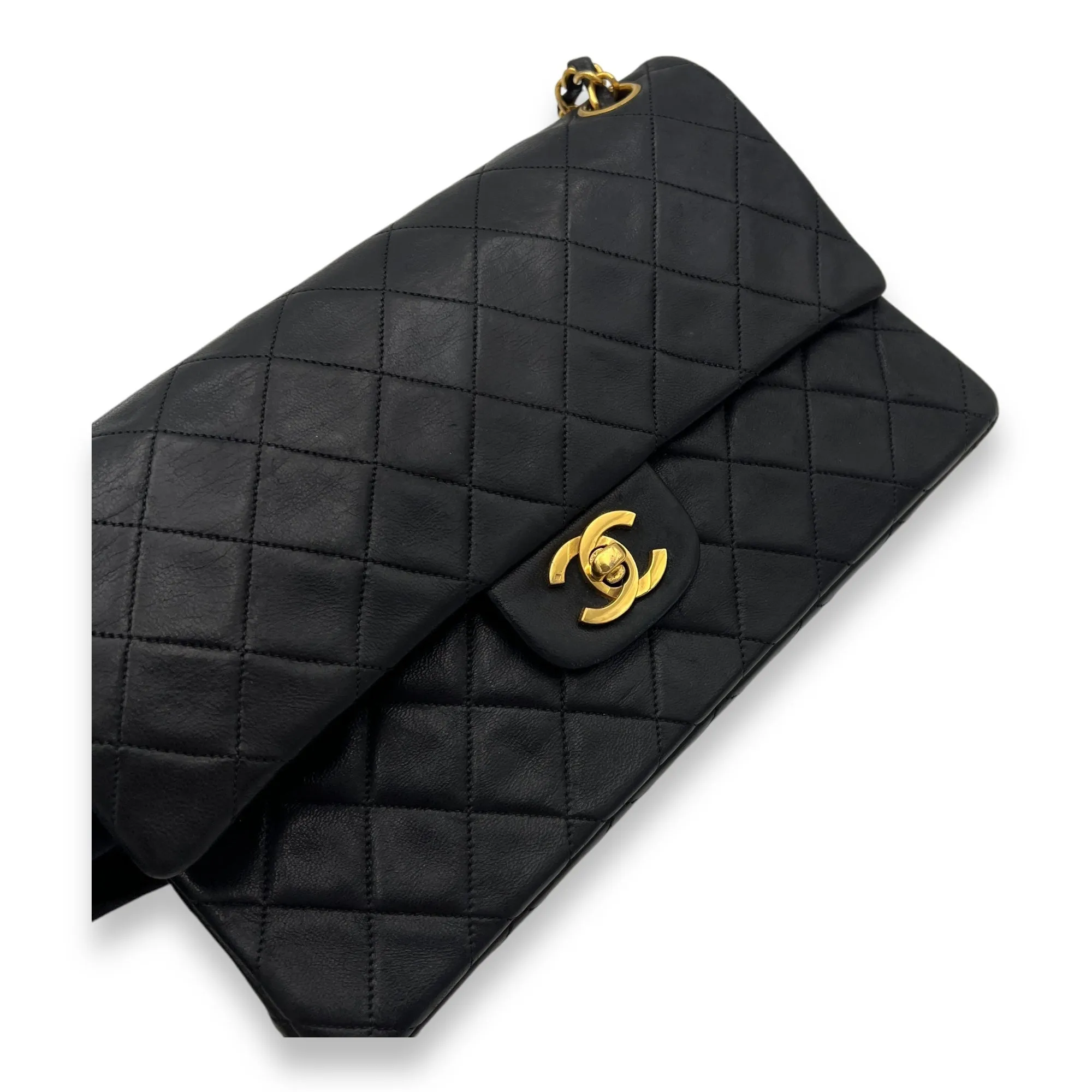 Classic Shoulder Bag Medium Black in Lambskin, Gold hardware